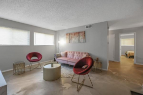 Lovely Stay in Comfortable 2BD Suite with Kitchen